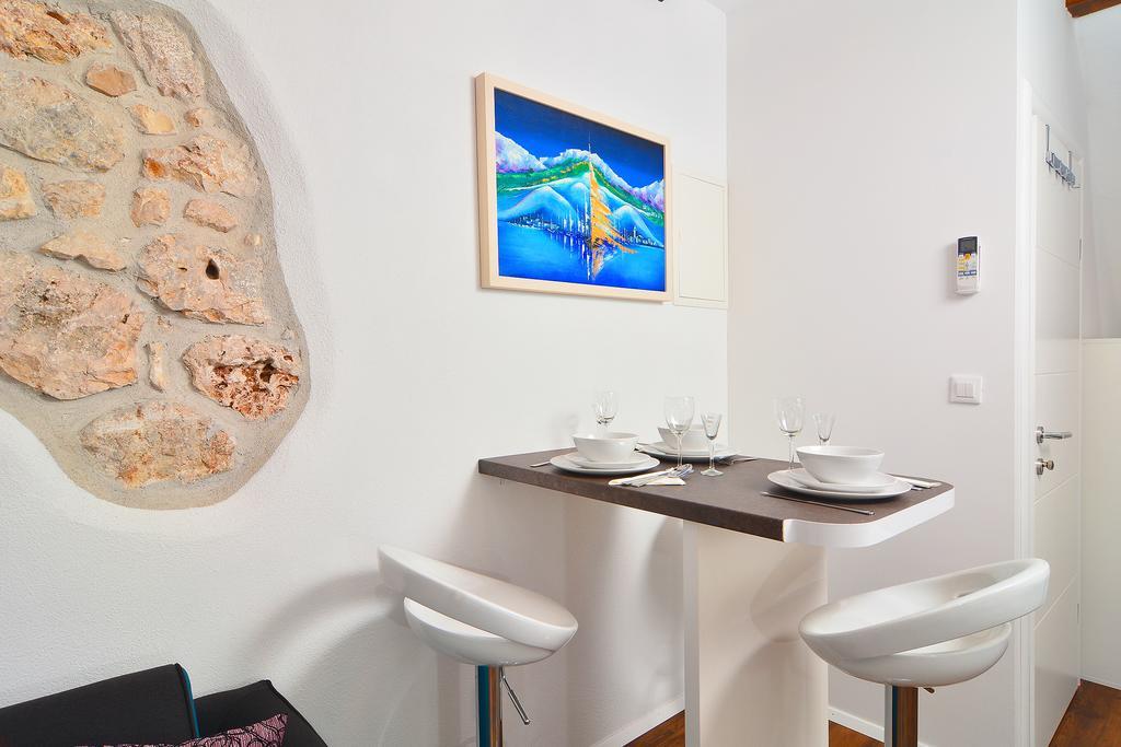 Apartments And Rooms Kampanel Χβαρ Δωμάτιο φωτογραφία